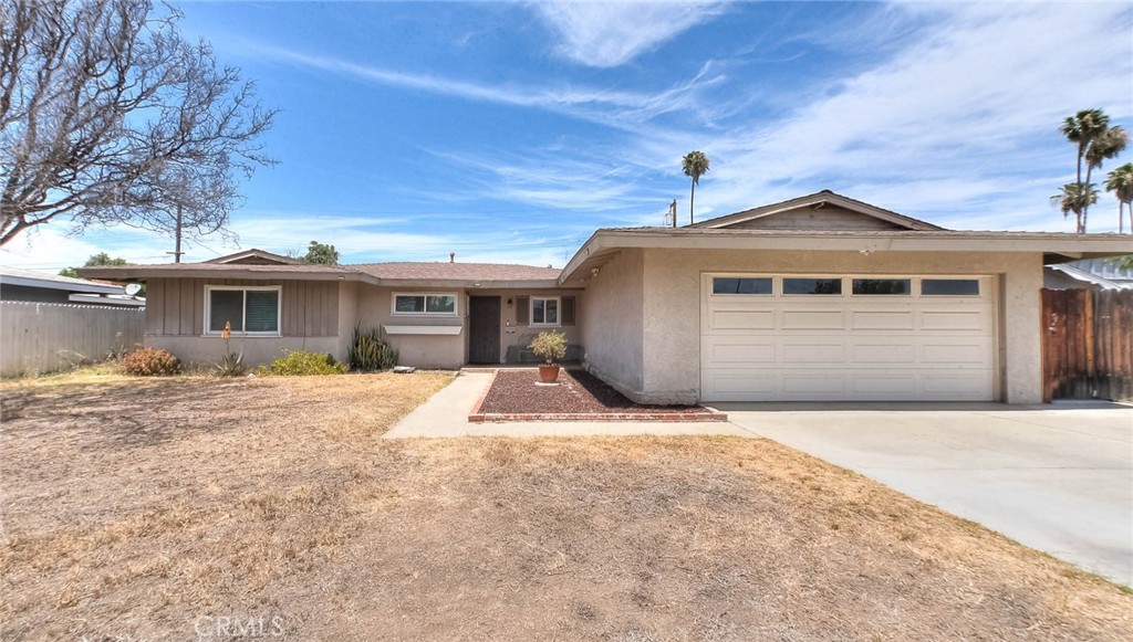 11229 Town Country S Property Photo 1