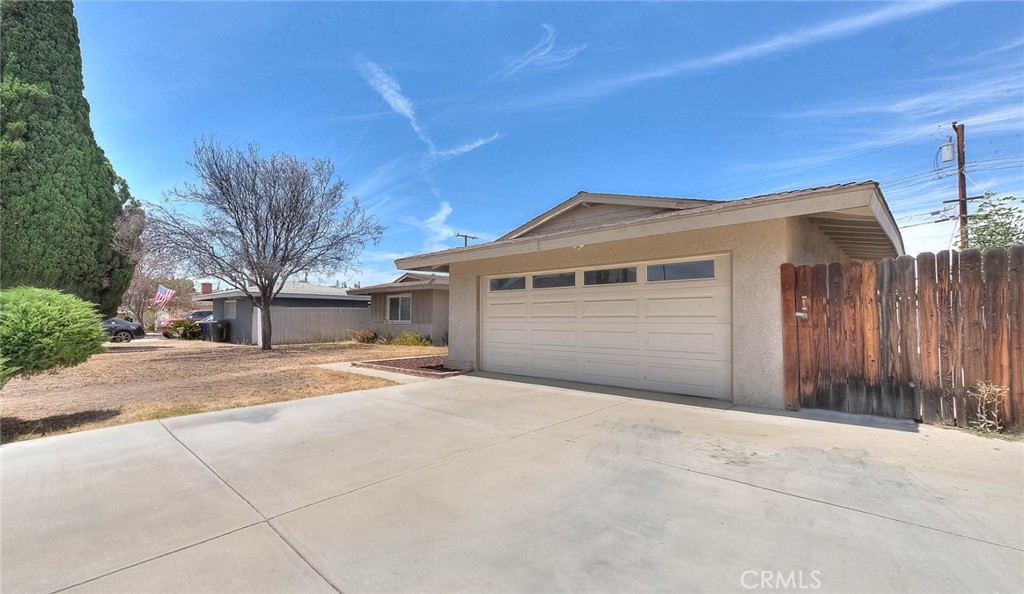 11229 Town Country S Property Photo 2