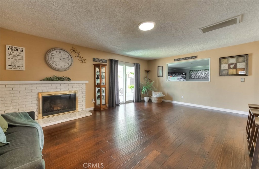 11229 Town Country S Property Photo 4