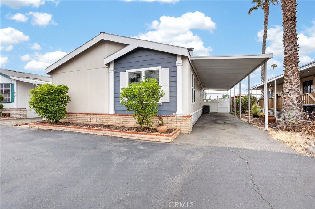 1925 E La Veta Avenue 50 Property Photo 1