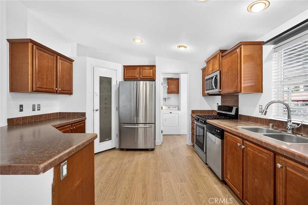 1925 E La Veta Avenue 50 Property Photo 4