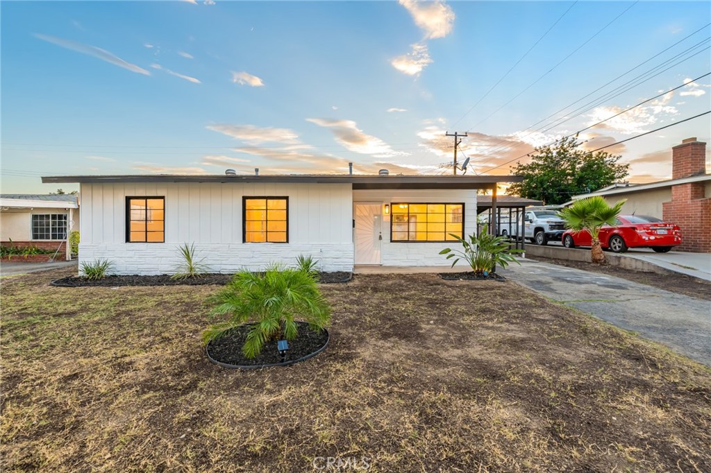 1243 Mandalay Property Photo 1