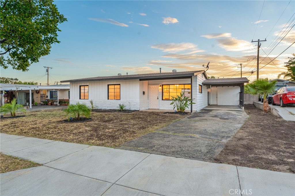 1243 Mandalay Property Photo 2