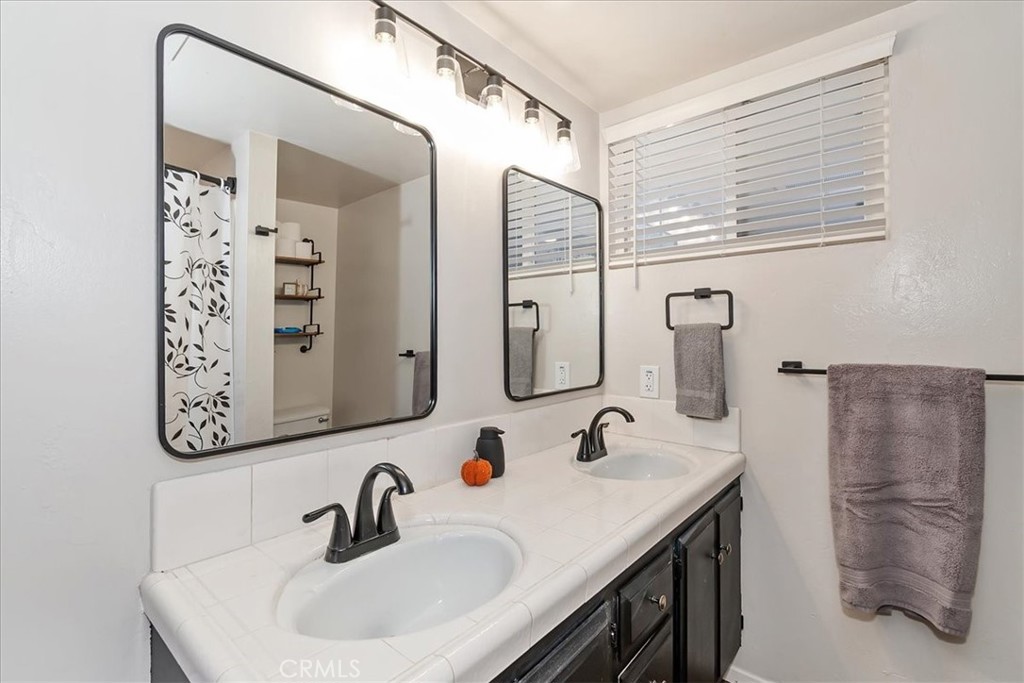 642 Villa Grove Property Photo 7