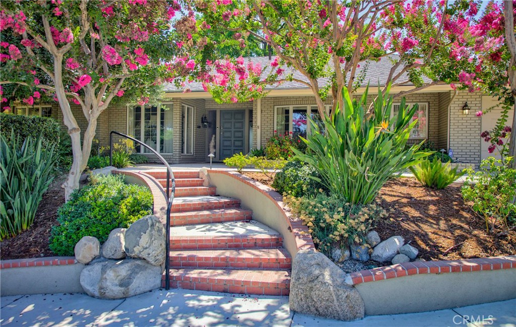 11577 Acacia Street Property Photo 2