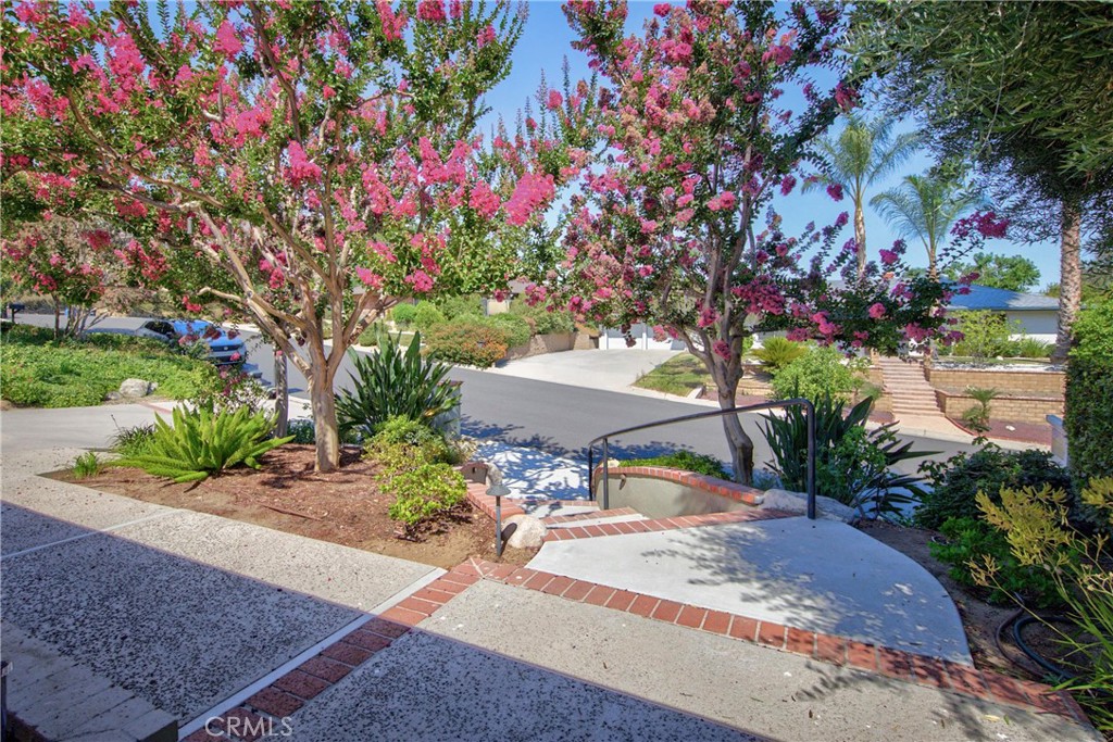 11577 Acacia Street Property Photo 3