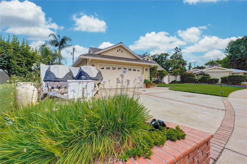 16926 Flanders Property Photo 3