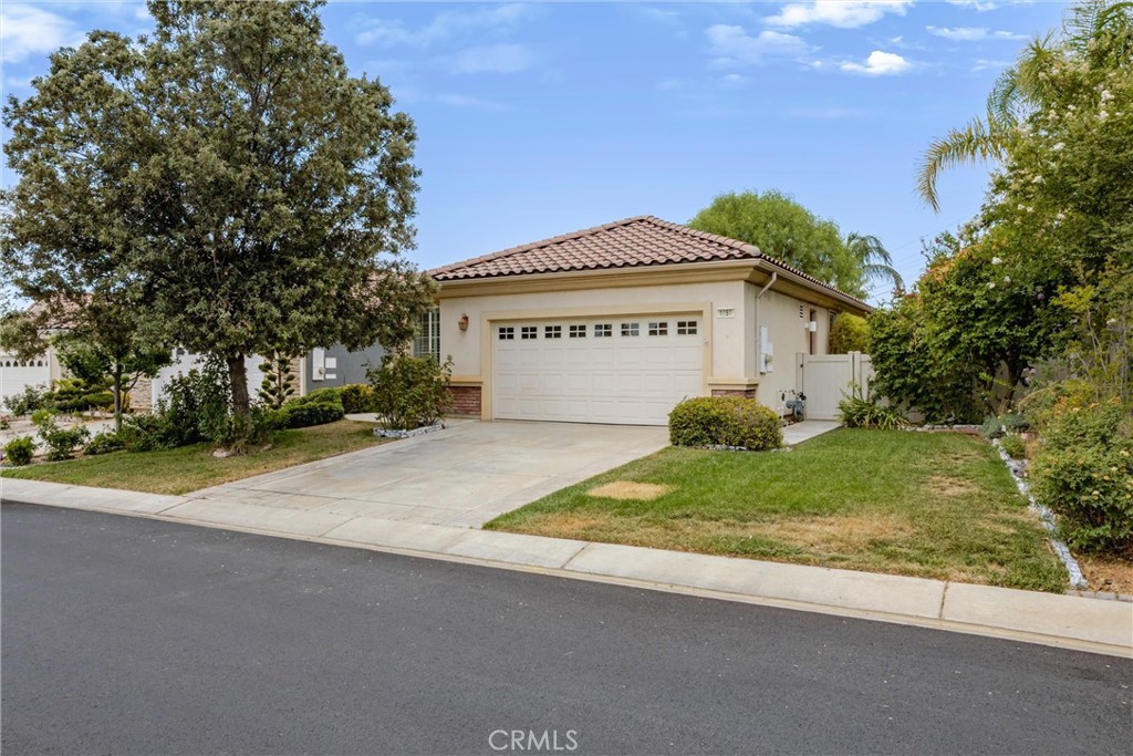 1659 Snowberry Property Photo 1