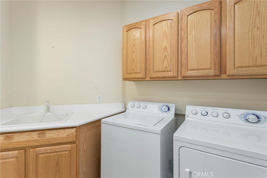 1659 Snowberry Property Photo 12