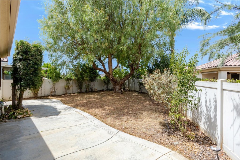 1659 Snowberry Property Photo 24