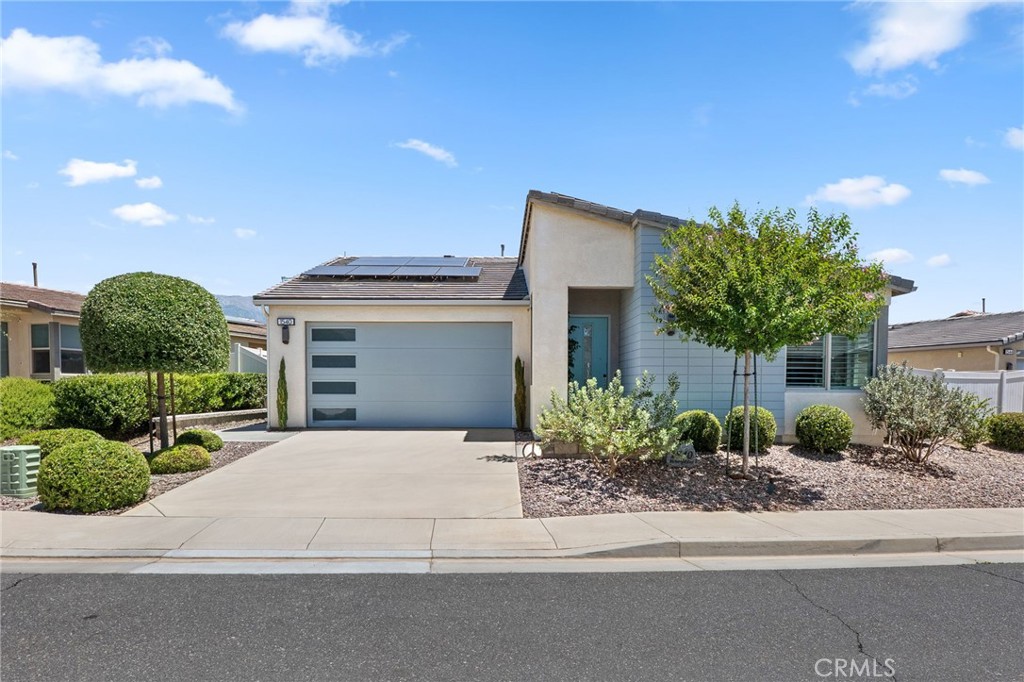 1540 Glenbright Property Photo 2