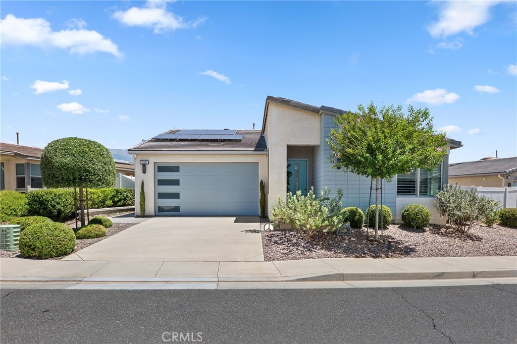 1540 Glenbright Property Photo 2