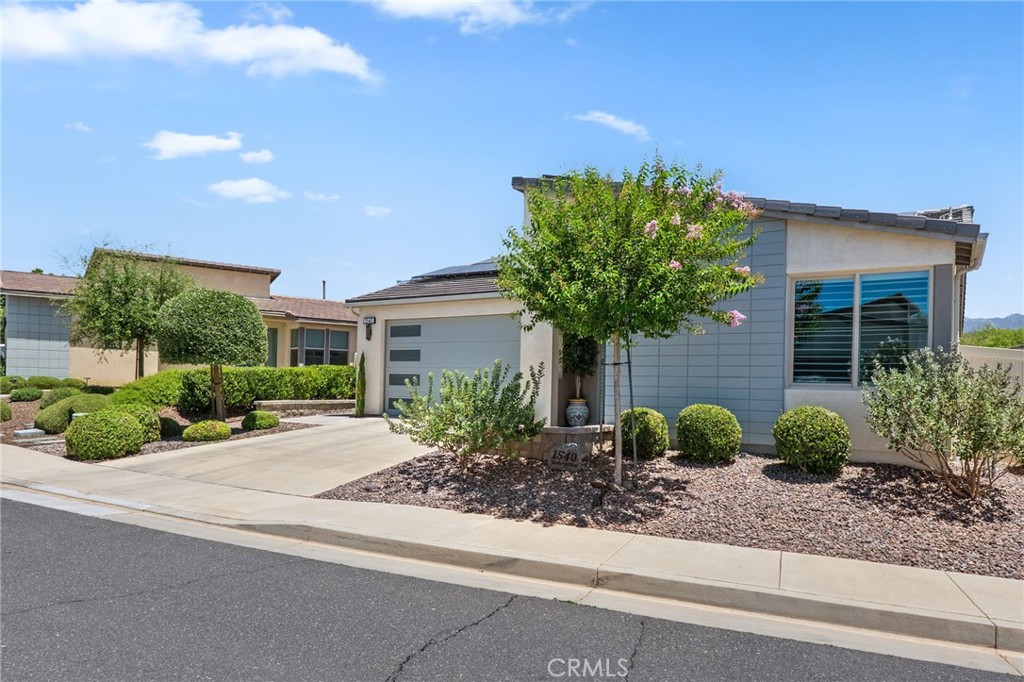 1540 Glenbright Property Photo 3
