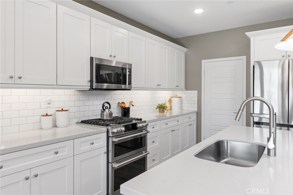1540 Glenbright Property Photo 8