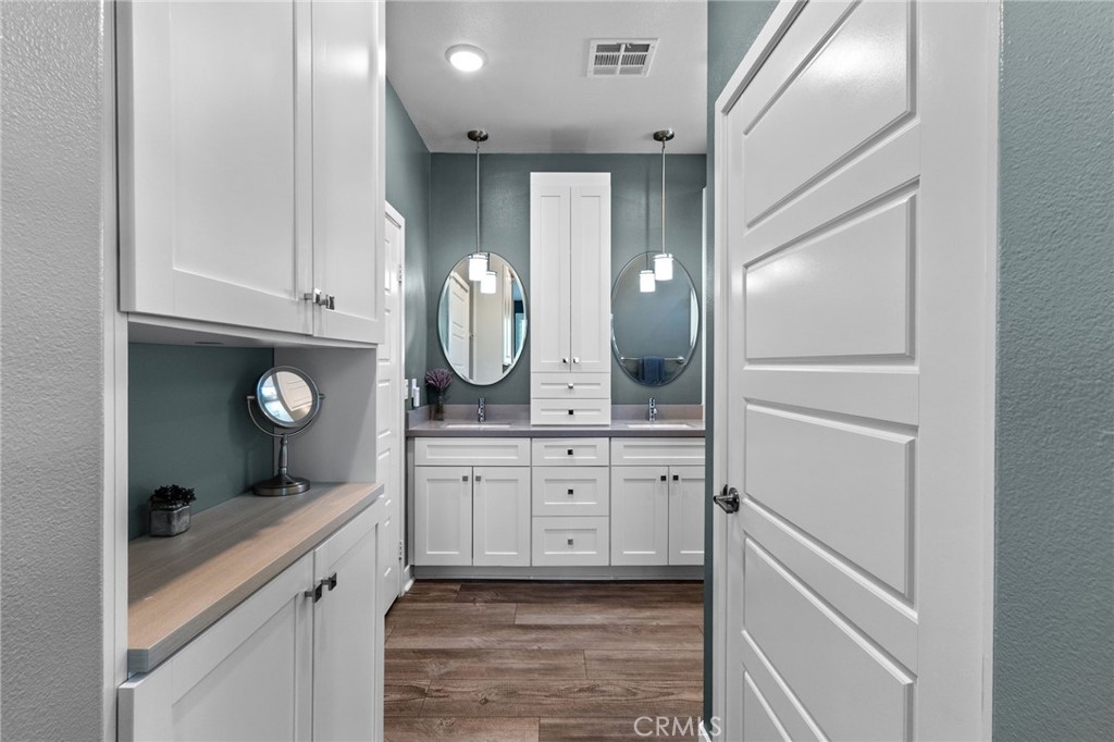 1540 Glenbright Property Photo 19