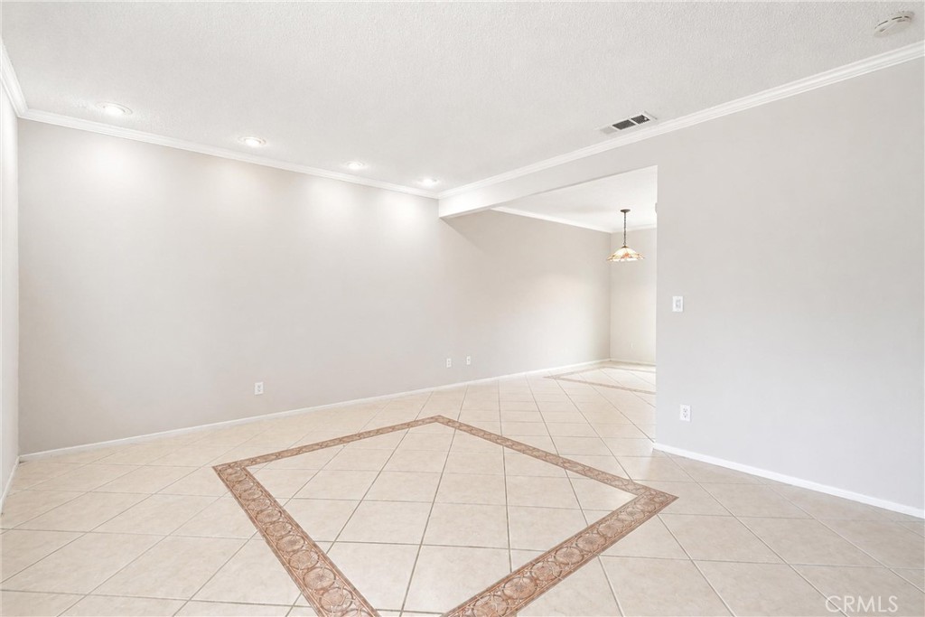122 E Merrill Property Photo 3