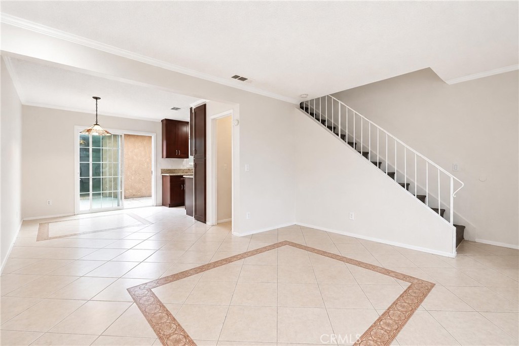 122 E Merrill Property Photo 5