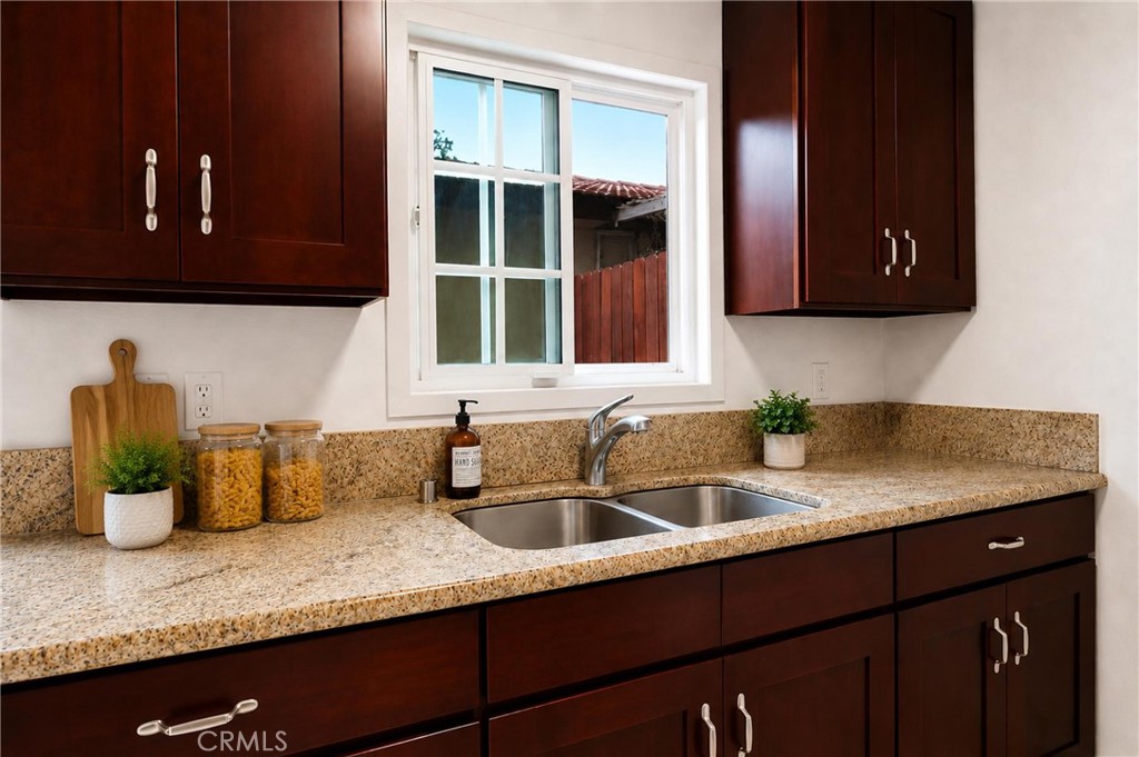 122 E Merrill Property Photo 7
