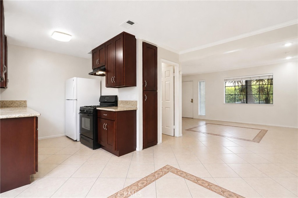 122 E Merrill Property Photo 11