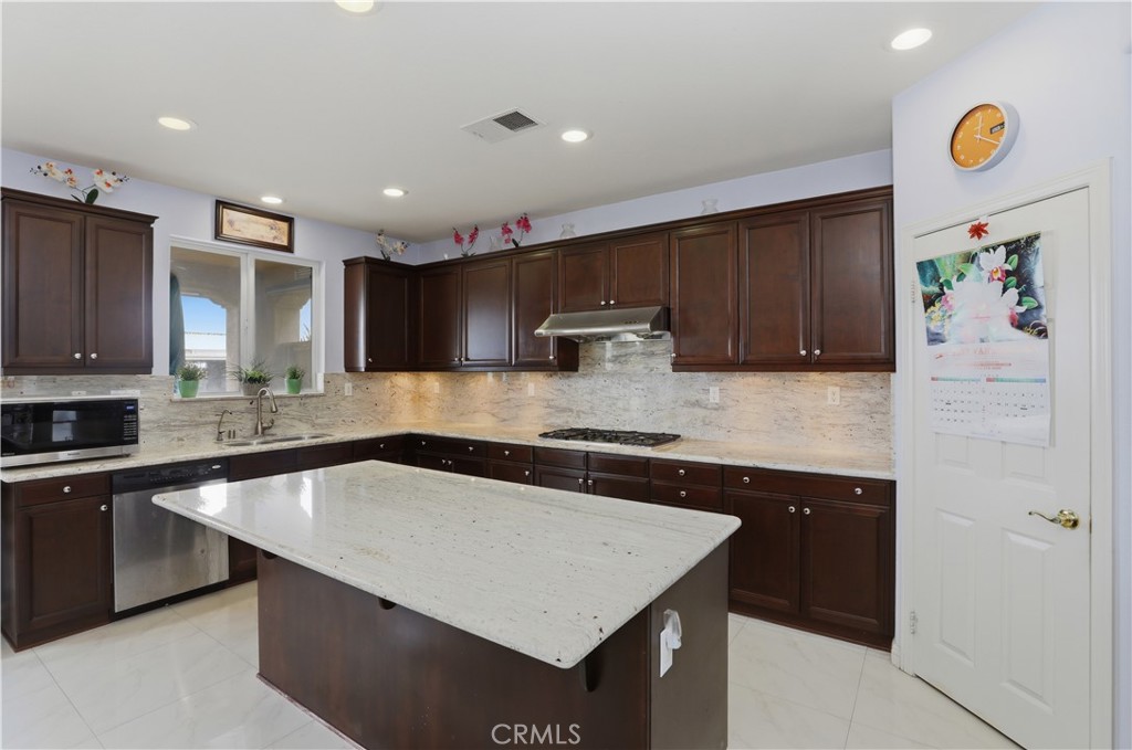 15979 Skyridge Property Photo 14