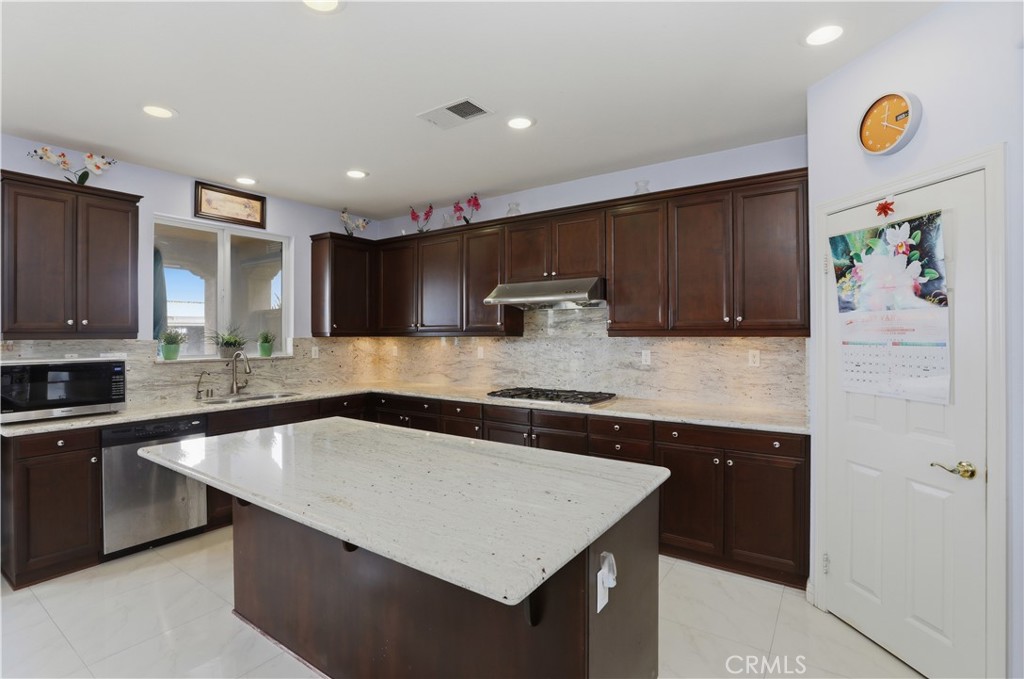 15979 Skyridge Property Photo 14