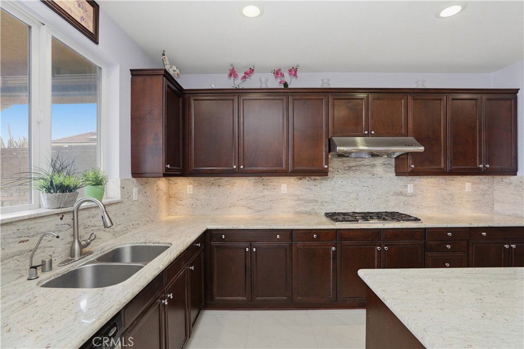15979 Skyridge Property Photo 15