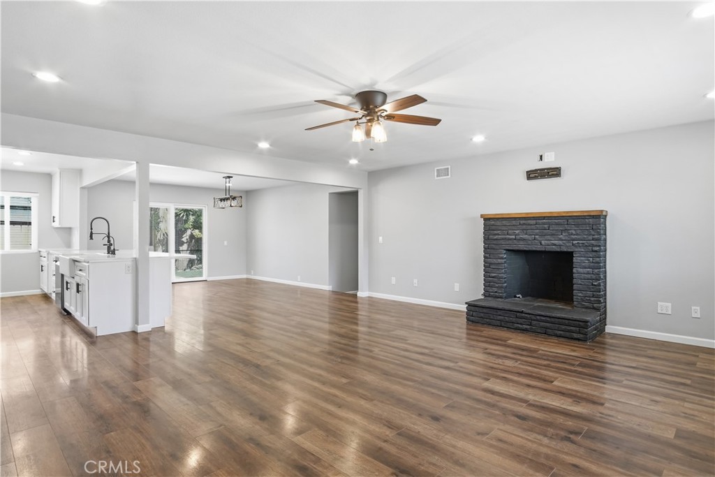 2367 Golden Avenue Property Photo 4