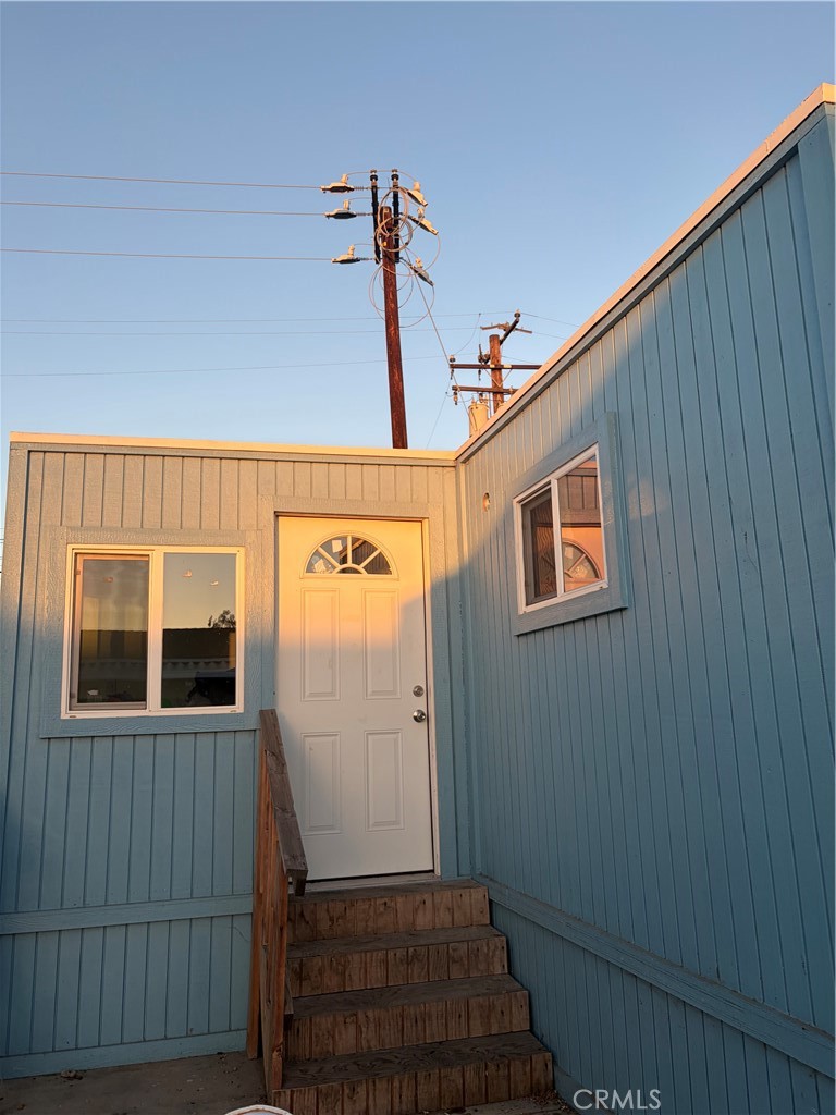 716 N Grand Ave Property Photo 1