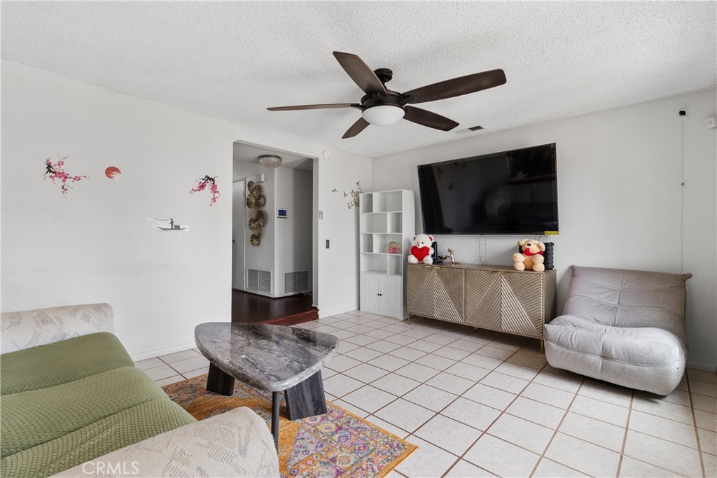 37443 Yorkshire Drive Property Photo 12