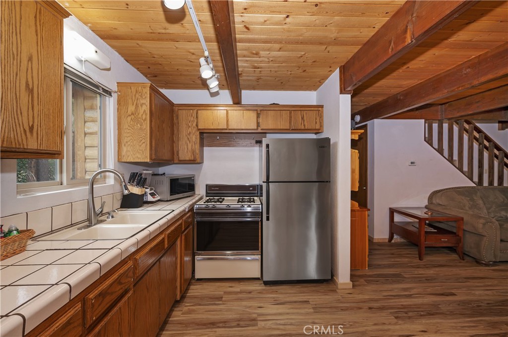 718 Silver Tip Property Photo 14
