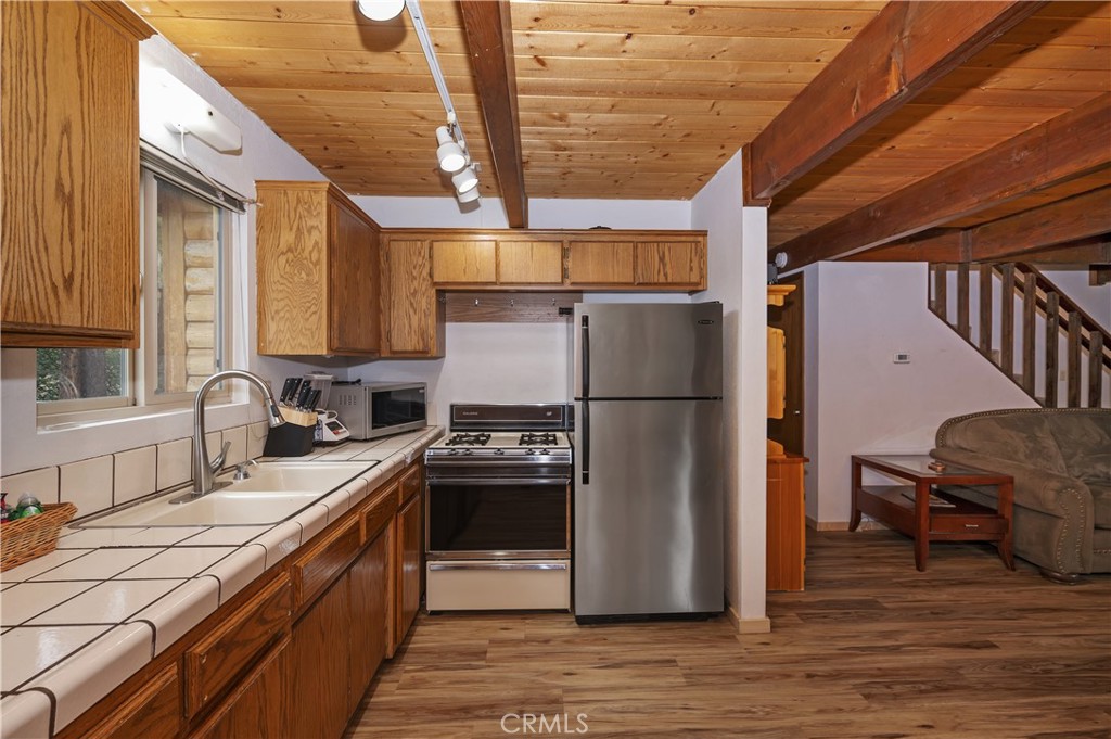 718 Silver Tip Property Photo 14