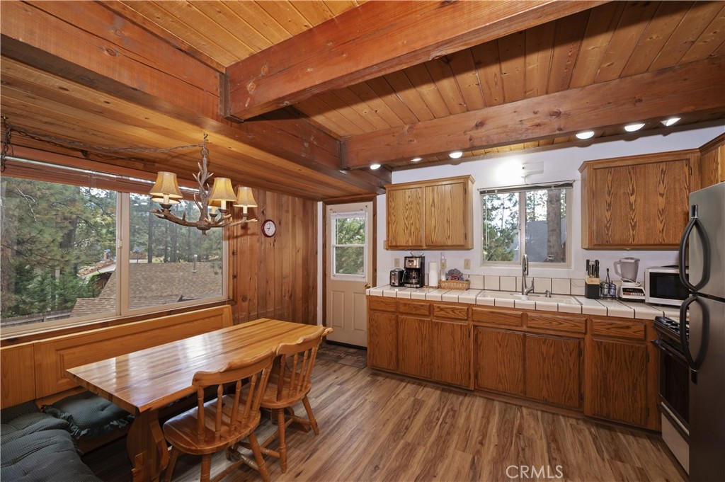 718 Silver Tip Property Photo 15