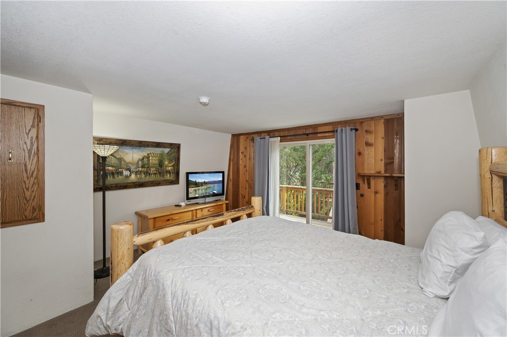 718 Silver Tip Property Photo 17