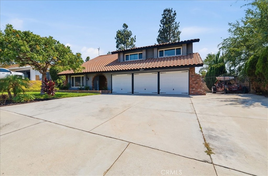 6801 Rycroft Drive Property Photo 4