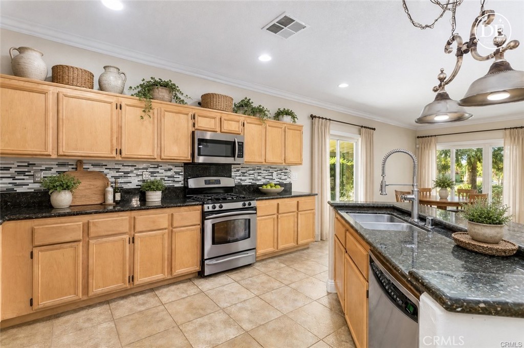 1469 Adam Property Photo 9
