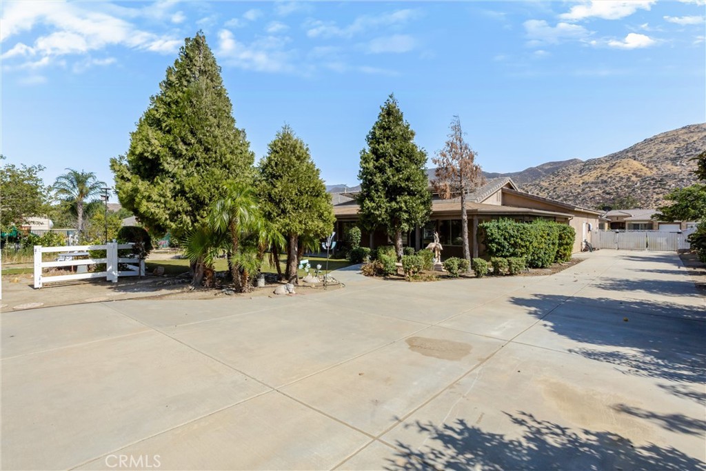 1469 Adam Property Photo 44