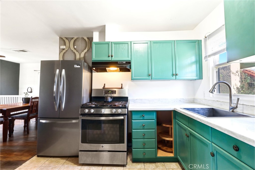 1394 N Raymond Property Photo 11