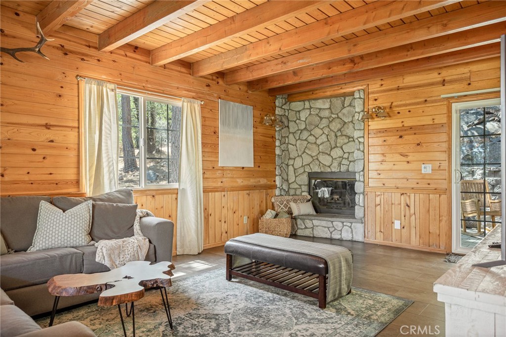 24071 Fern Glen Property Photo 3