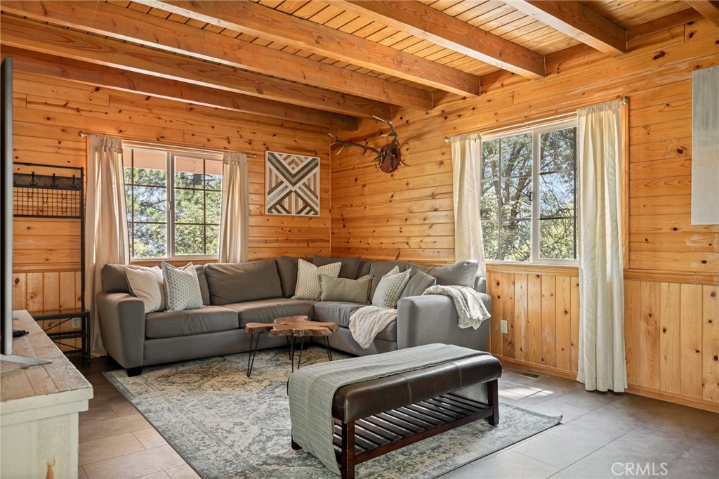 24071 Fern Glen Property Photo 4