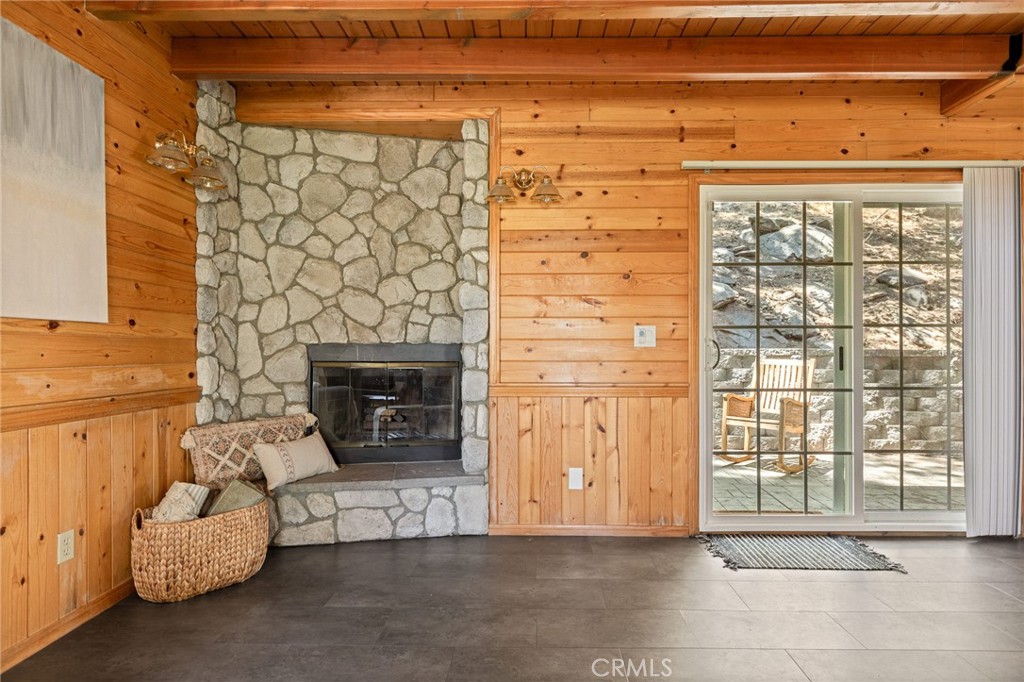 24071 Fern Glen Property Photo 7