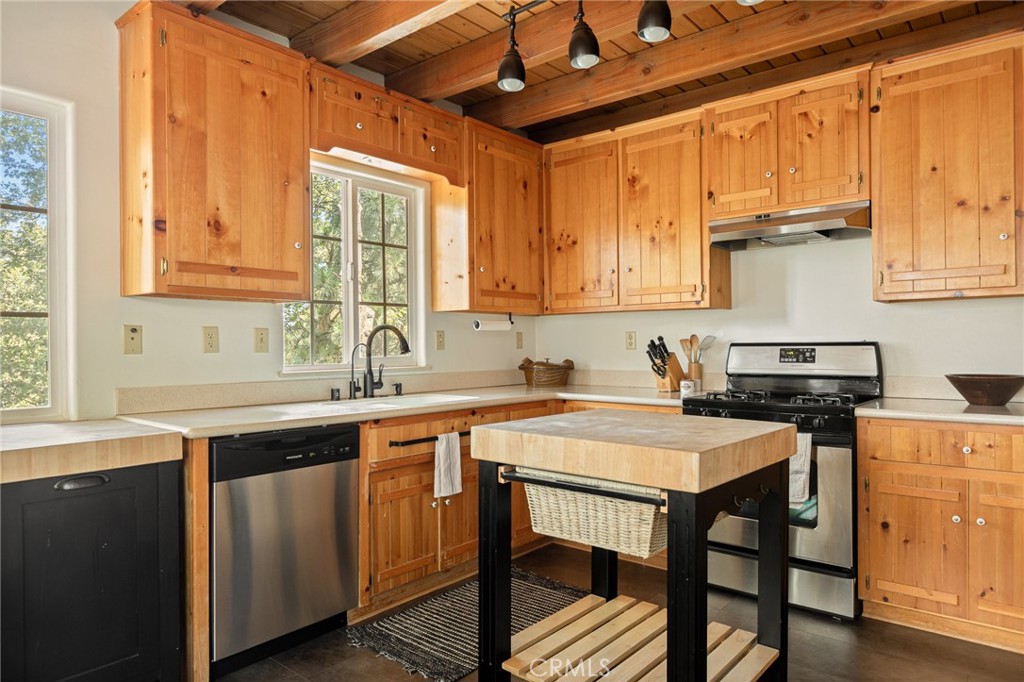24071 Fern Glen Property Photo 8