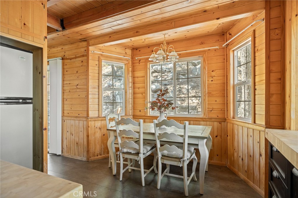 24071 Fern Glen Property Photo 10