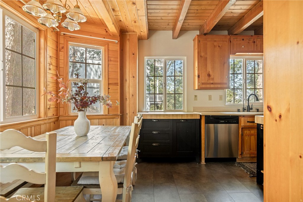 24071 Fern Glen Property Photo 11