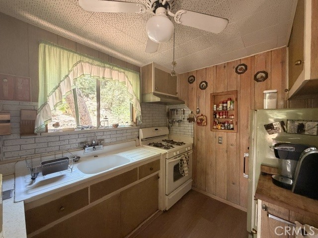9330 Wood Property Photo 5