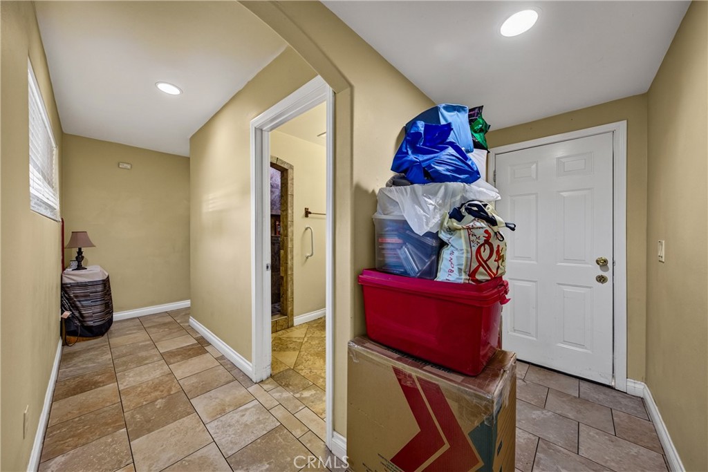 2174 W Lincoln Property Photo 23