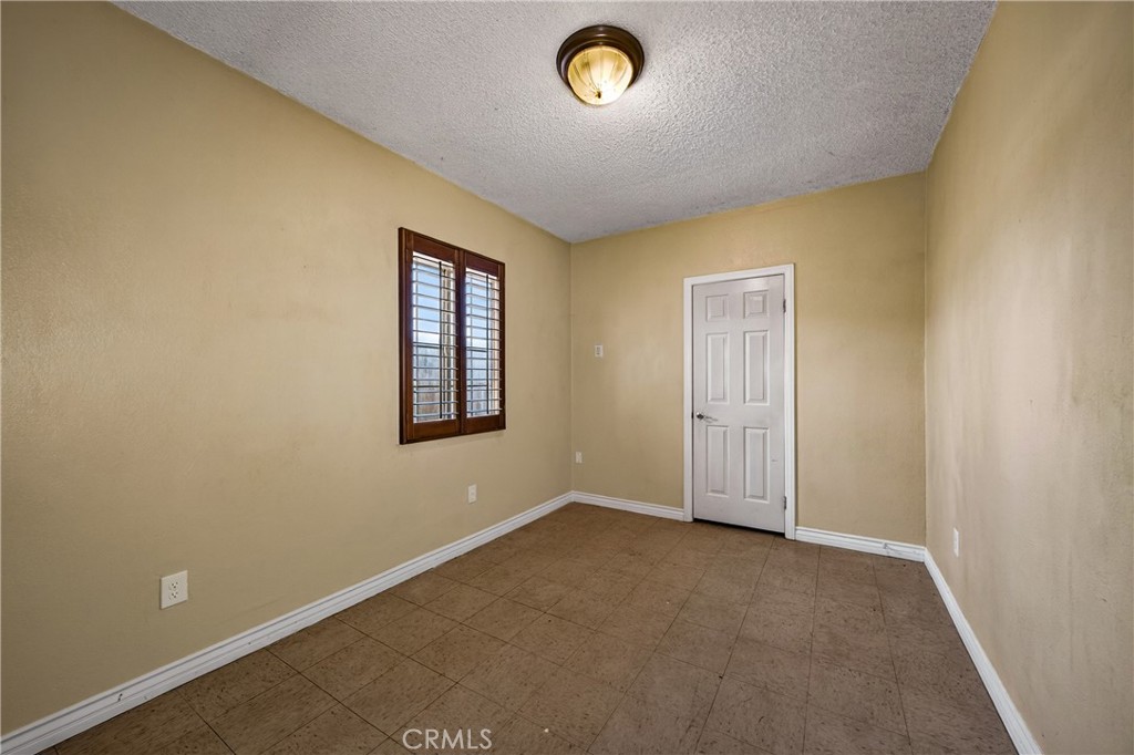 2174 W Lincoln Property Photo 29