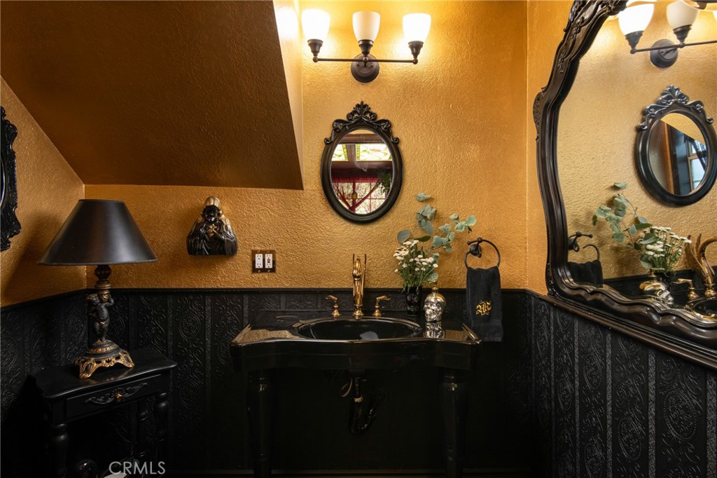 23594 Hillside Property Photo 4