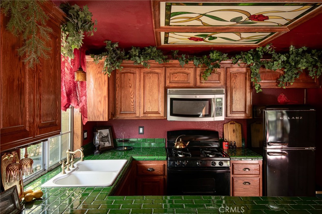 23594 Hillside Property Photo 6