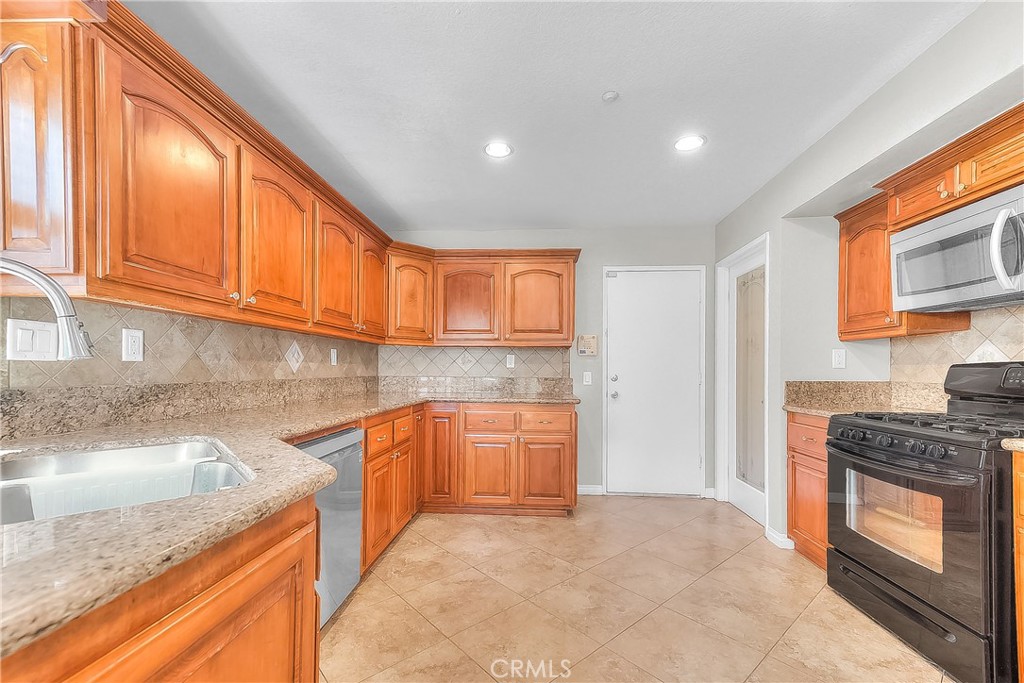 15549 Agate Drive Property Photo 4