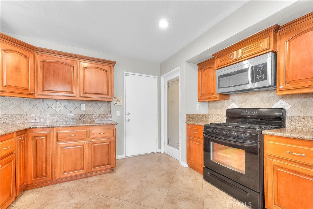 15549 Agate Drive Property Photo 5